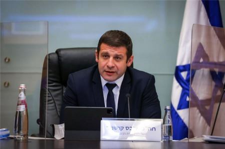 مخصصات بطالة لـ 12 شهرا للنساء من جيل 60 ضمن قانون رفع جيل التقاعد الجديد